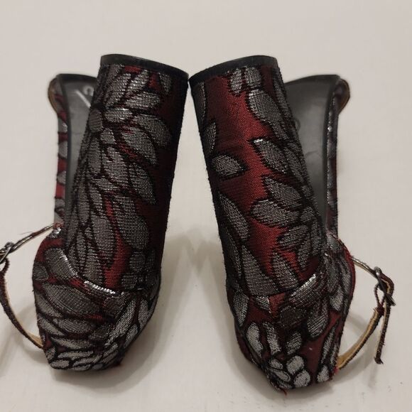 MERONA LULU FLORAL EMBROIDERED BLOCK HEEL SANDAL - Picture 15 of 16